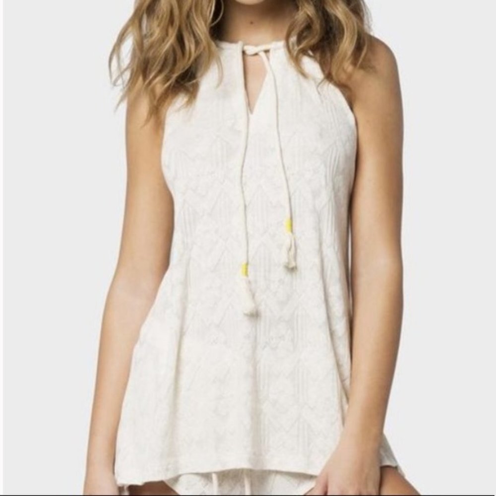 Peace love world woman’s top 78$ retail